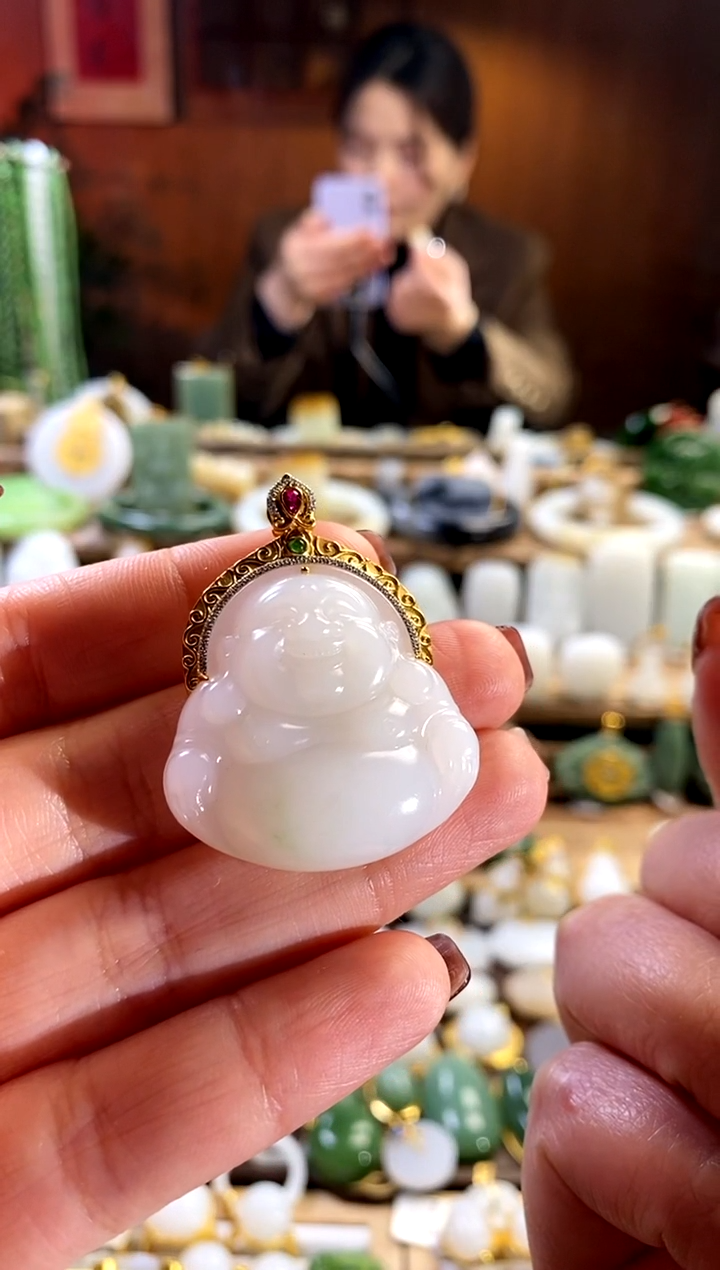 【闪购商品】和田玉吊坠18K金镶嵌。