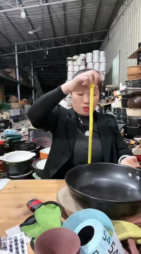 陶瑕疵28黑色手把煎盘