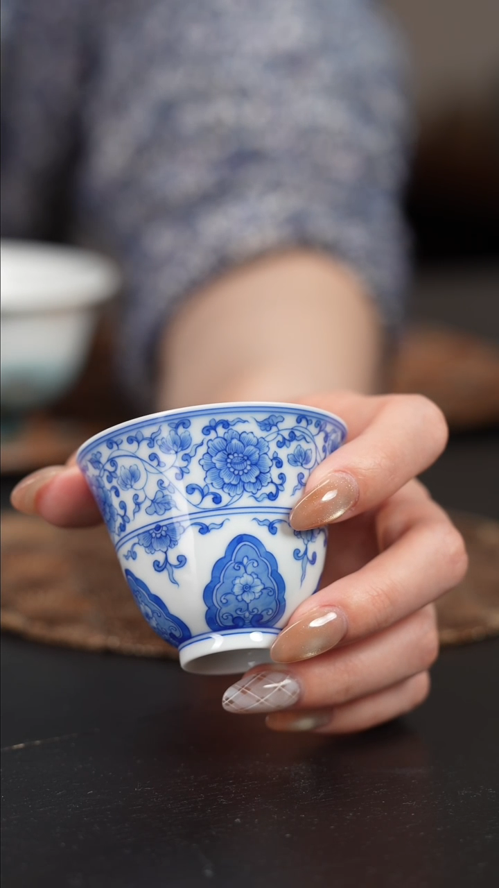 【闪购商品】杯看山柴窑青花图案