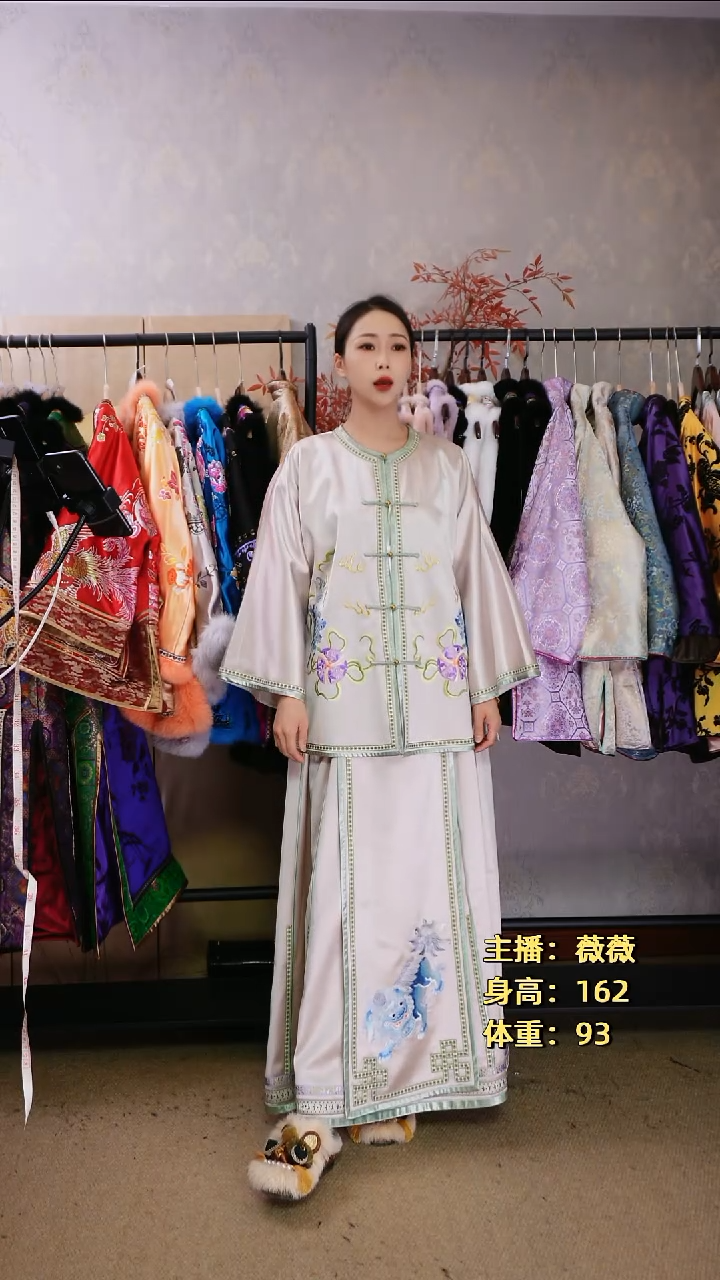 桑蚕丝刺绣对开上衣