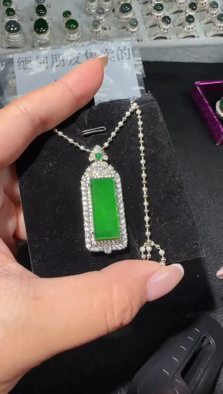 【闪购商品】翡翠吊坠(赠链)未镶嵌多样性发货拍一发一
