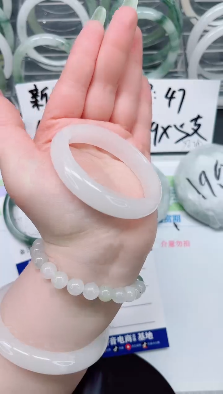 【闪购商品】石英质玉手镯未镶嵌a14