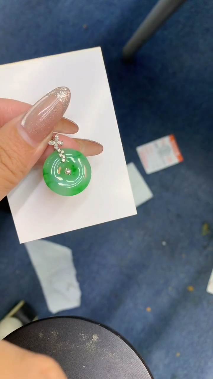 颈饰18K金镶嵌翡翠1