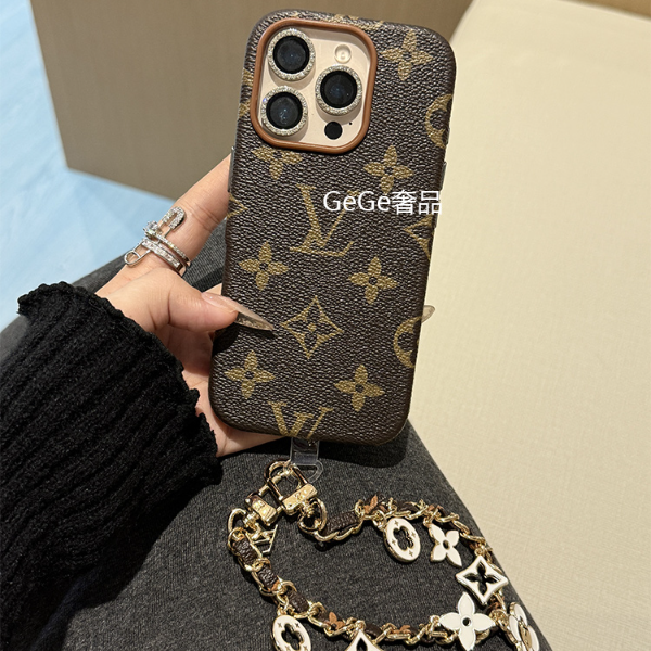 深棕老花潮牌皮质适用苹果17pro max手机壳16/15/14/13全包链条女