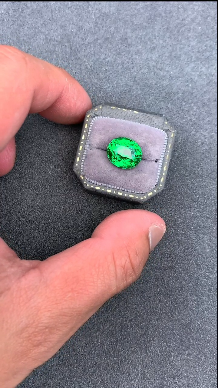 【闪购商品】石榴石（沙弗莱）裸石未镶嵌7克拉