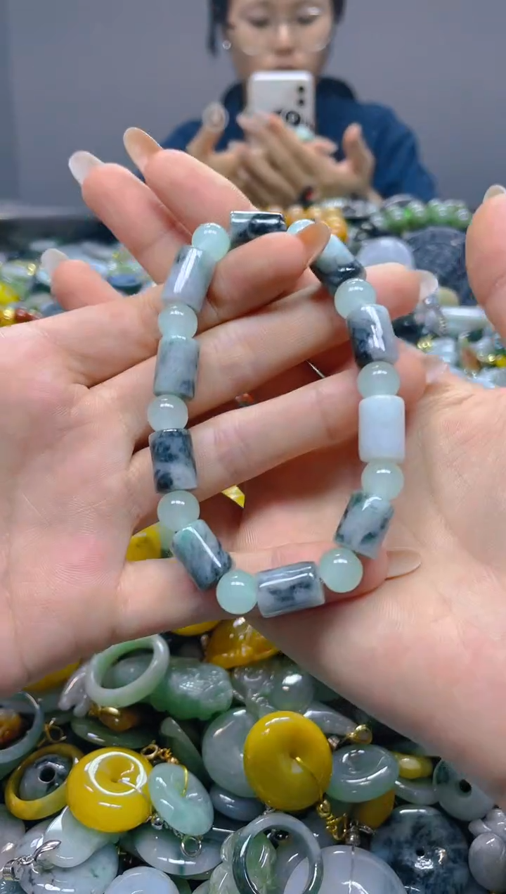 颈饰未镶嵌翡翠8MM/D/翡翠A货，一件也是批发价