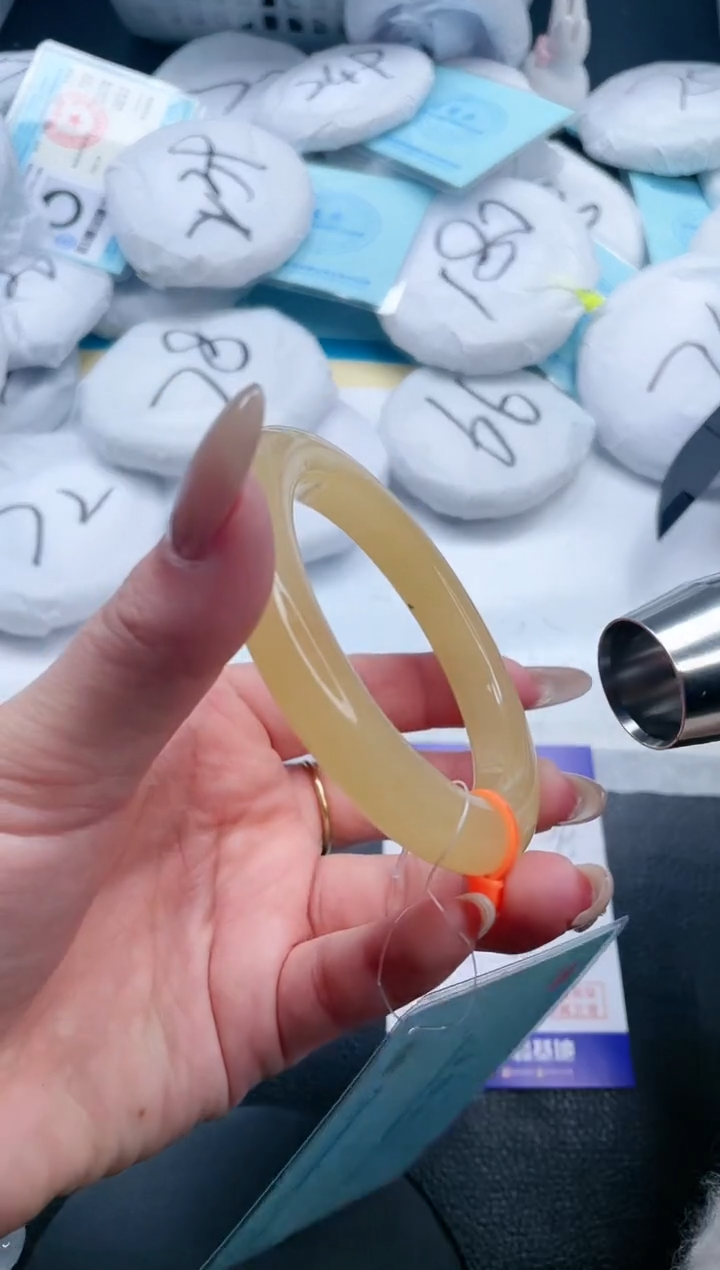 【闪购商品】石英质玉手镯未镶嵌26V236-58