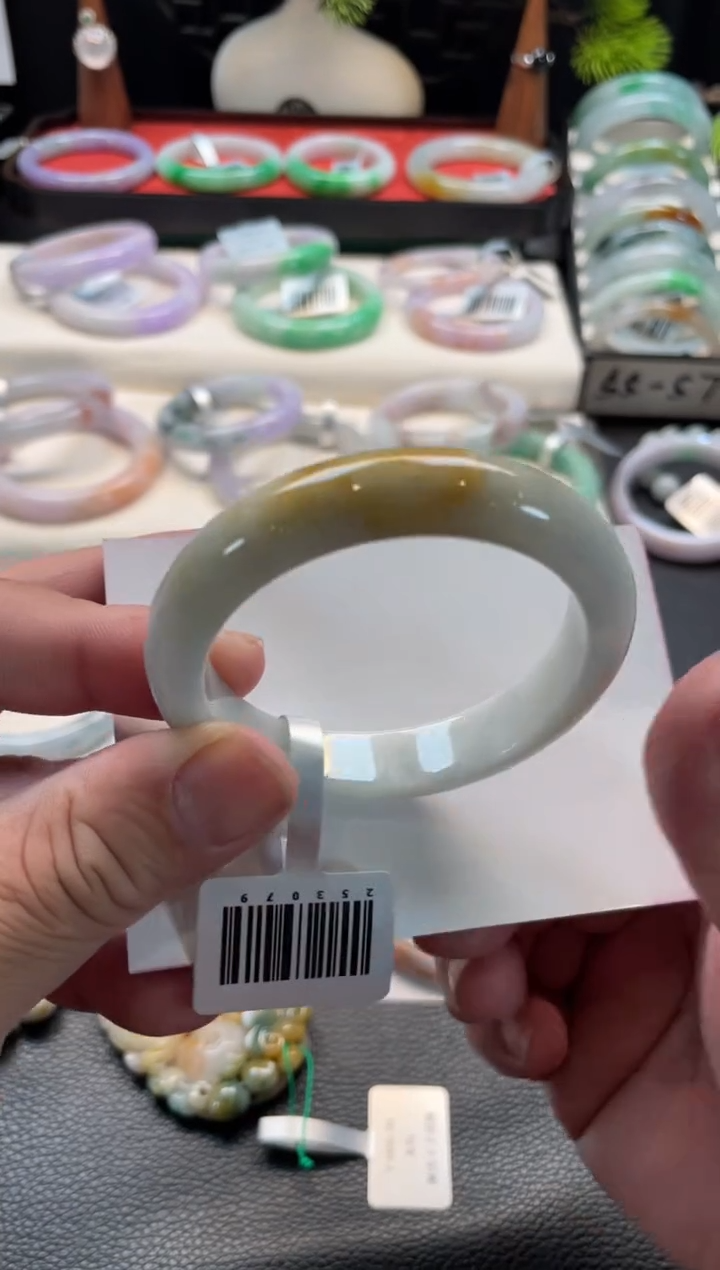 未镶嵌手镯翡翠63号链接 有纹裂 51正圈