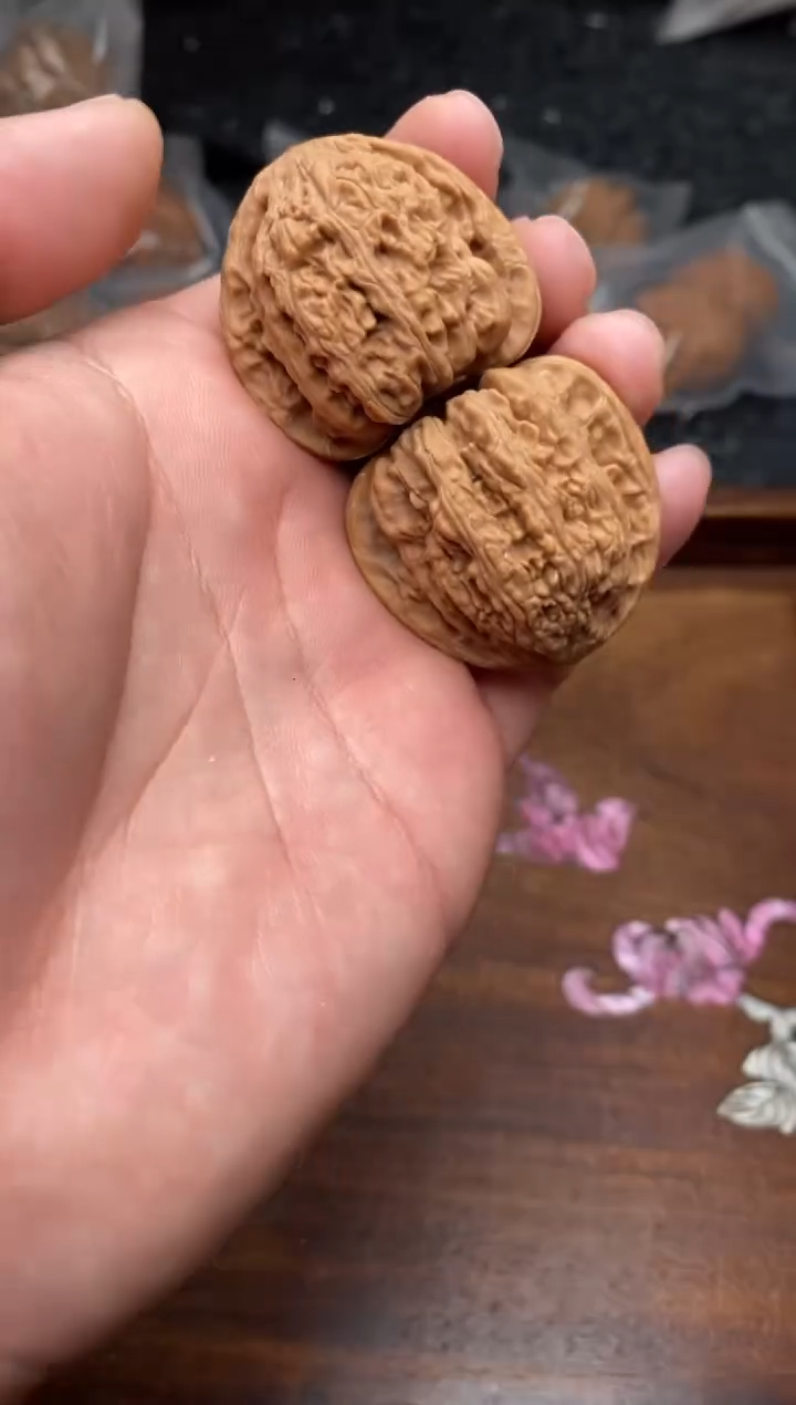 【闪购商品】文玩核桃把件G92号35尺密纹