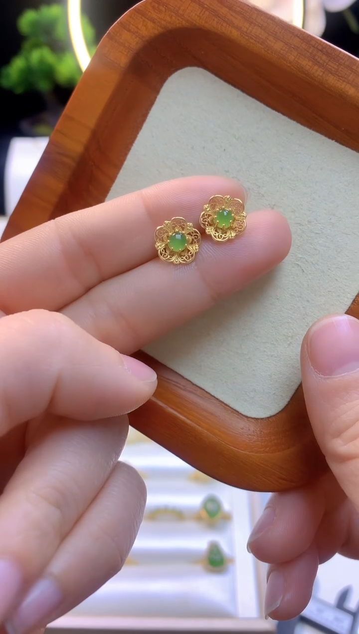 【闪购商品】和田玉耳钉银S925镀金镶嵌花花