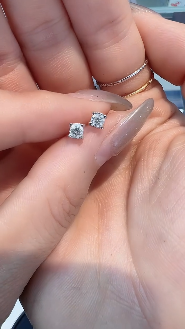 【闪购商品】钻石30分耳钉18K金镶嵌发一