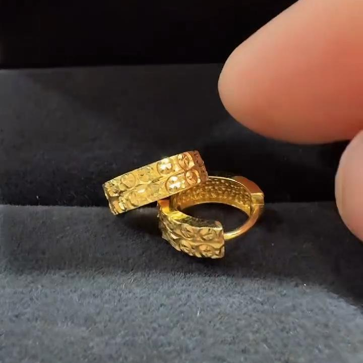 18k金爆闪小耳圈 K黄金色