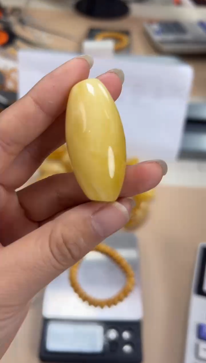 【闪购商品】琥珀裸石未镶嵌蜜蜡吊坠