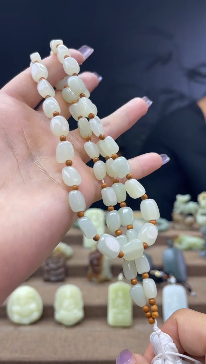 颈饰未镶嵌和田玉1