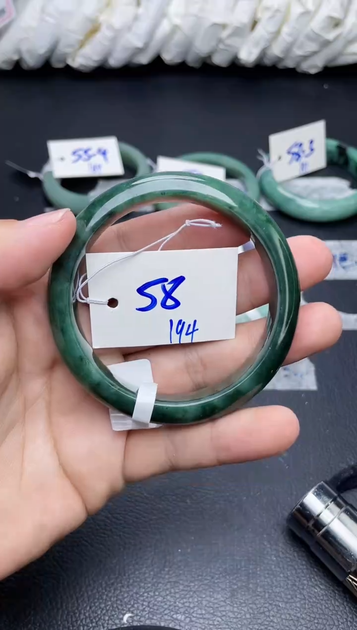 未镶嵌手镯翡翠194
