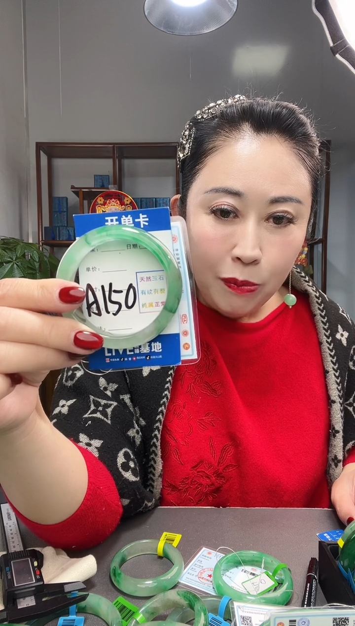 【闪购商品】石英质玉手镯未镶嵌非洲翠