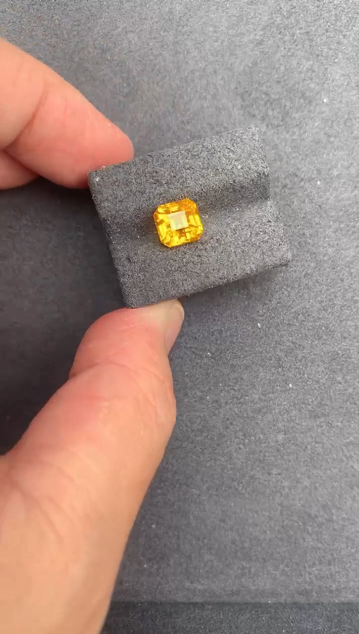 【闪购商品】彩色蓝宝石裸石未镶嵌3.1ct黄蓝宝