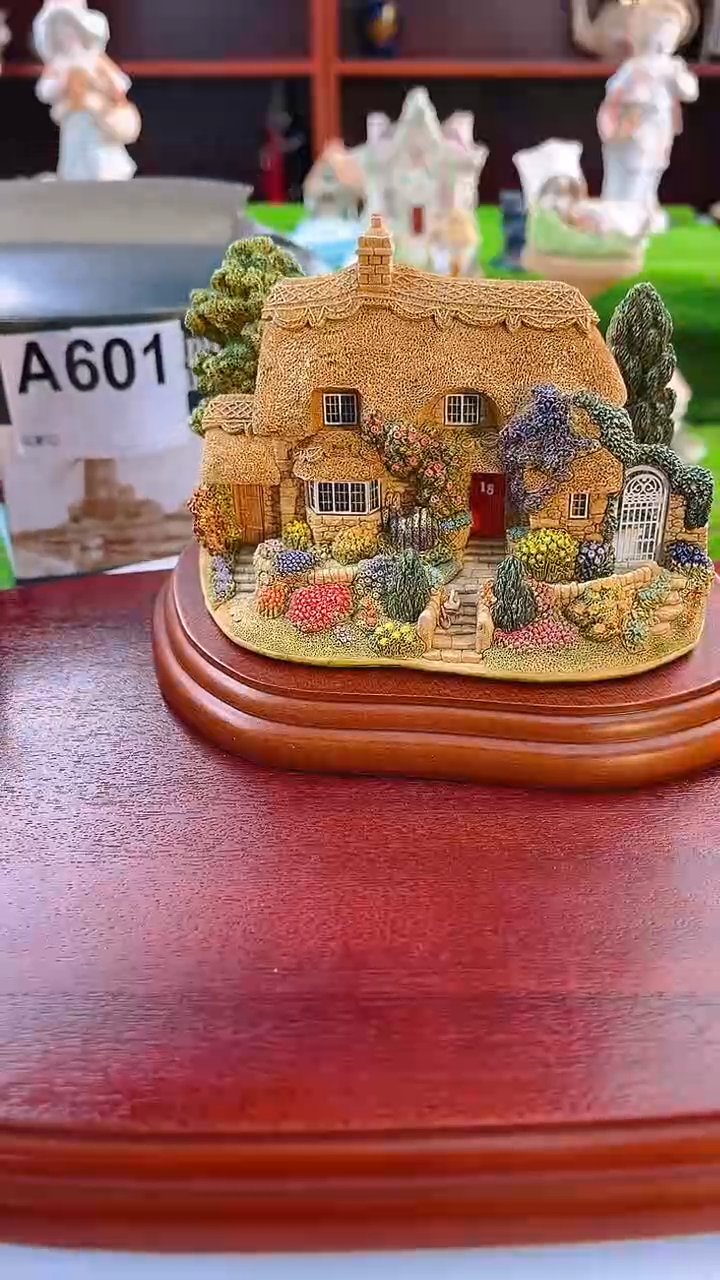 【闪购商品】紫砂茶宠Lilliput中古微缩建筑小房子601
