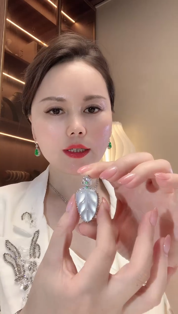 【闪购商品】翡翠吊坠(不含链)18K金镶嵌C95   