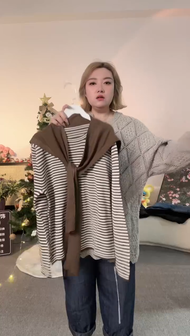 咖色带围脖打底    