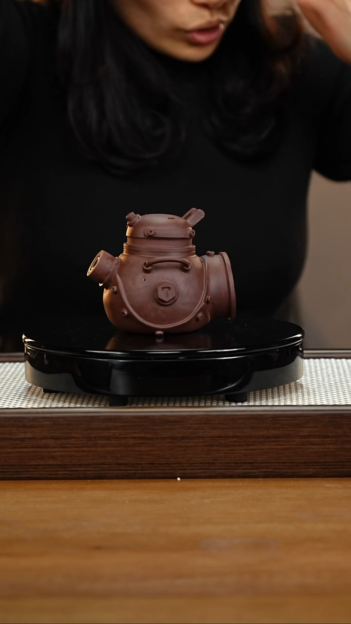 【闪购商品】紫砂茶壶紫泥谢尔曼坦克 180cc