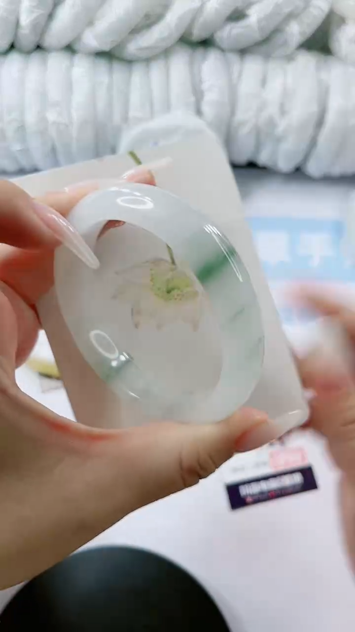 【闪购商品】石英质玉手镯未镶嵌多样性发货V559