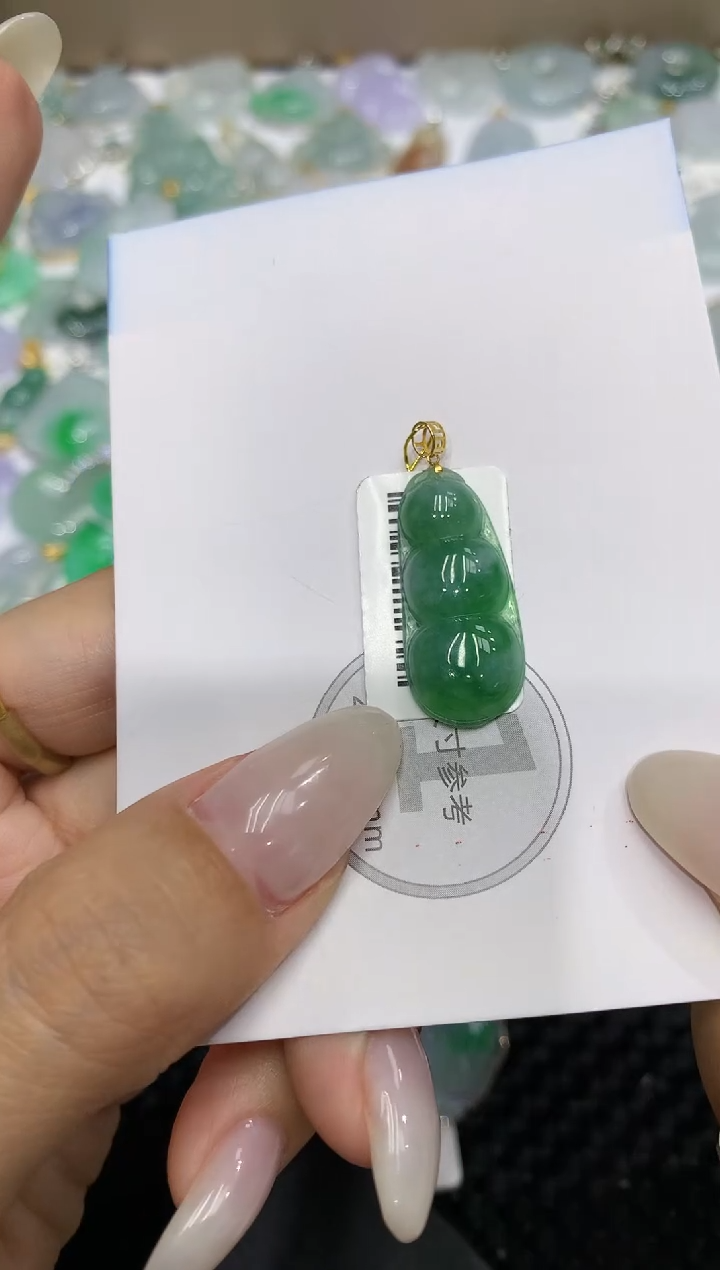 颈饰18K金镶嵌翡翠111111111111