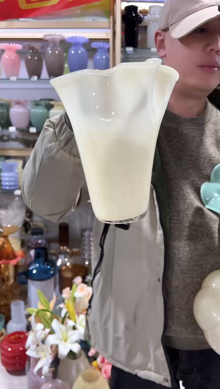 【闪购商品】无铅玻璃浅黄色羽毛球花瓶