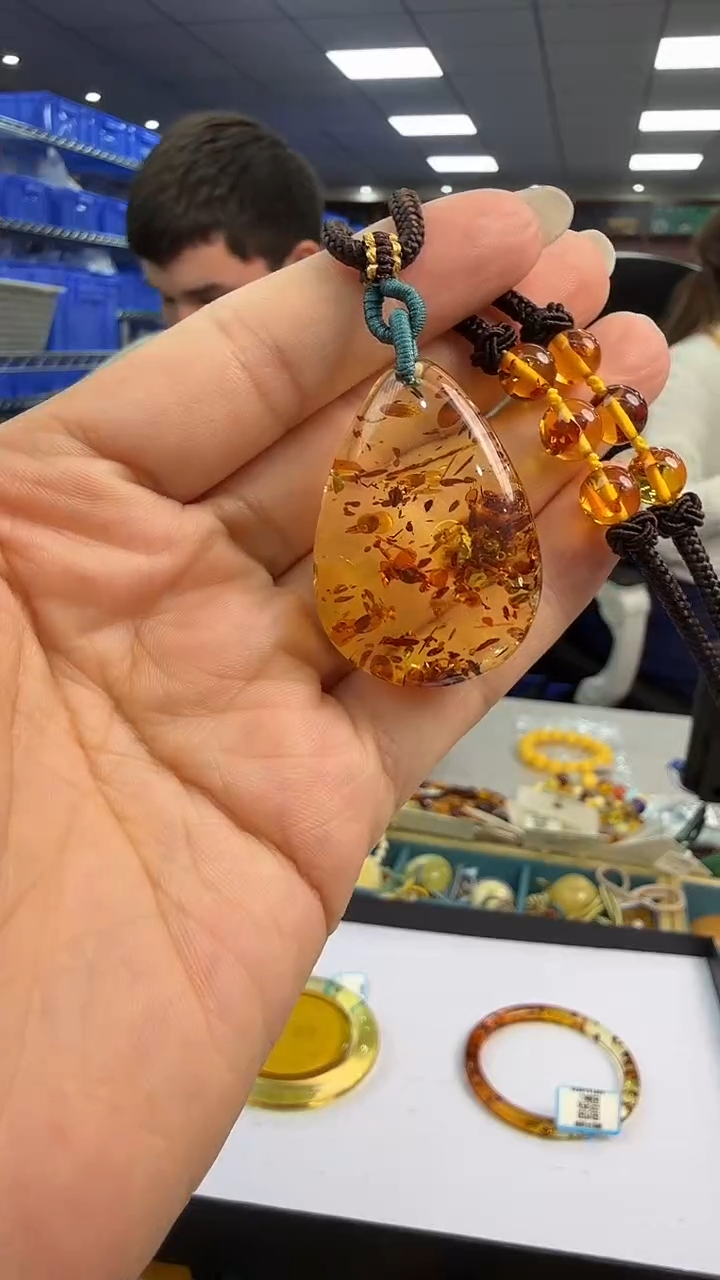 琥珀颈饰未镶嵌82秒拍号 假一罚三 