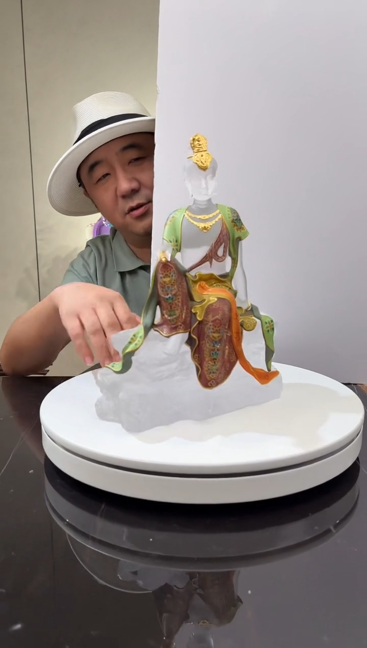 摆件手绘鎏金水月观音