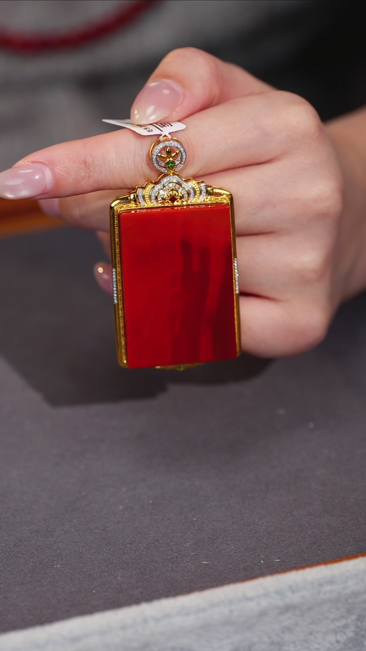 吊坠(不含链)18K金镶嵌南红玛瑙原矿D23