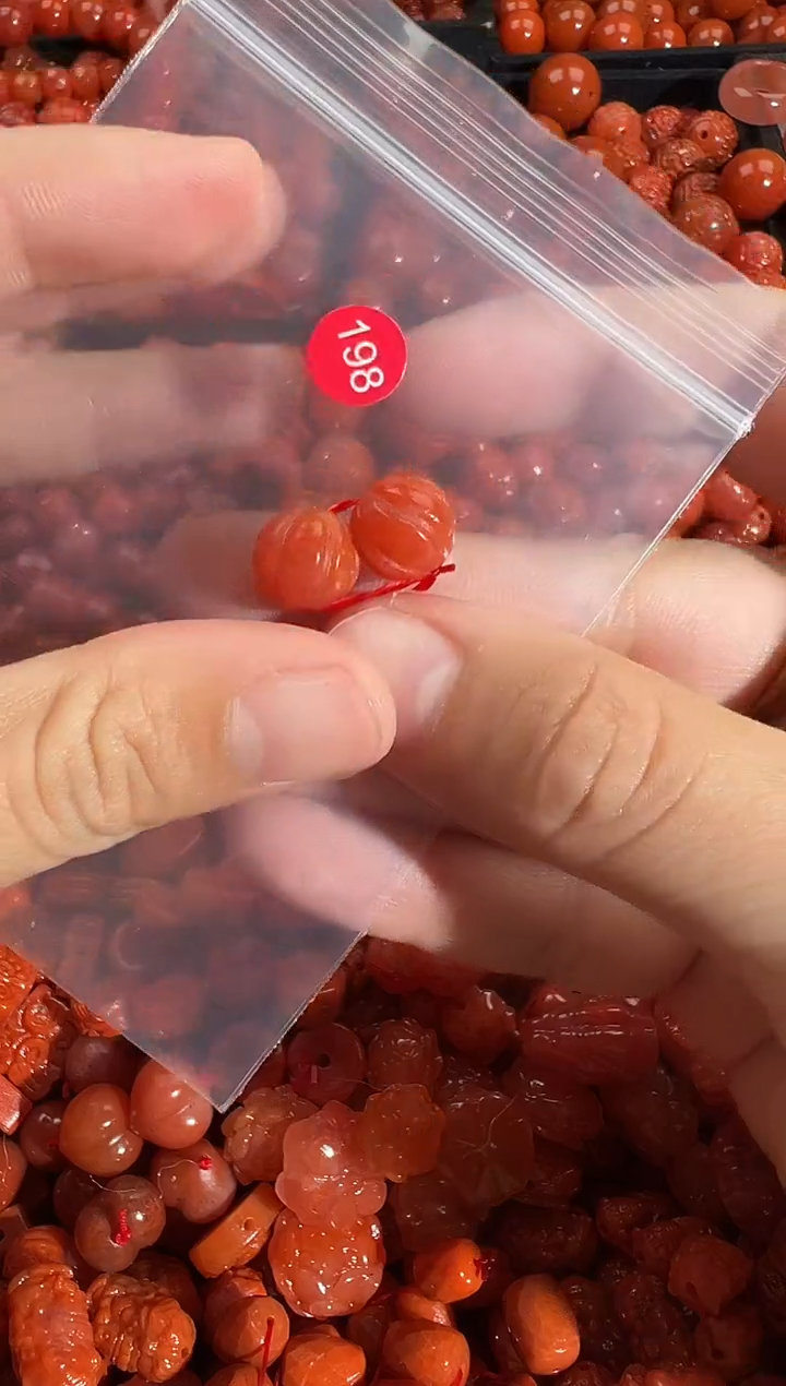 颈饰未镶嵌南红玛瑙1