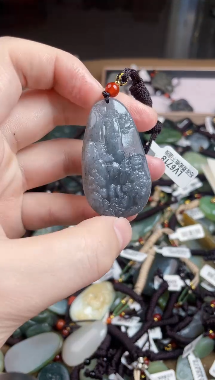 颈饰未镶嵌和田玉1