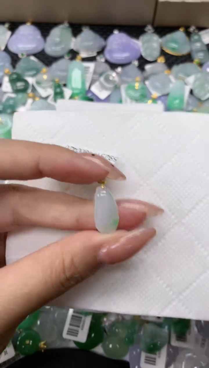 颈饰18K金镶嵌翡翠111111111111