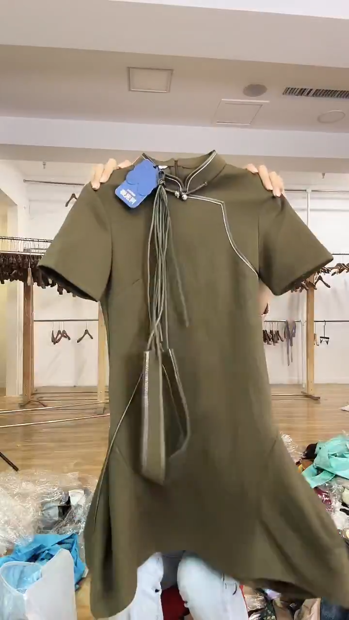 连衣裙       M码       80-105斤