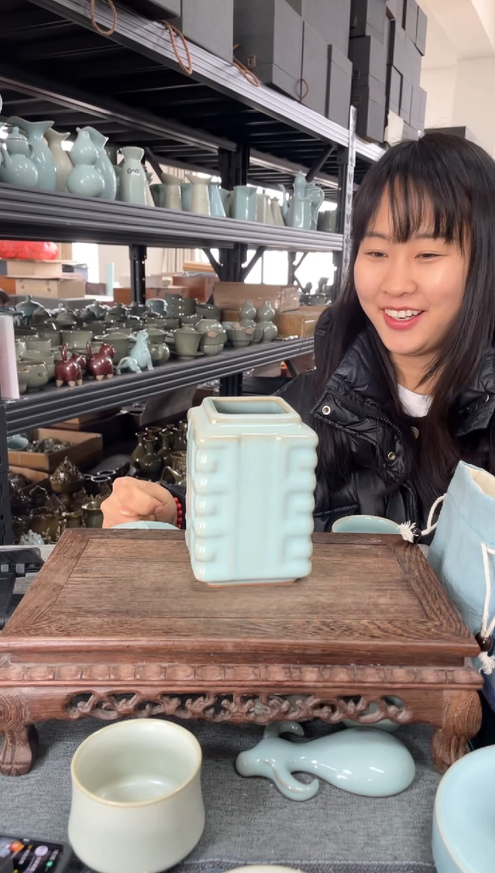 【闪购商品】其他微瑕天青琮式笔筒