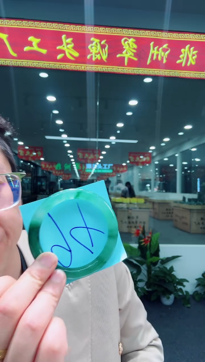 【闪购商品】石英质玉手镯未镶嵌天然A货 非洲翠 手镯（单品）