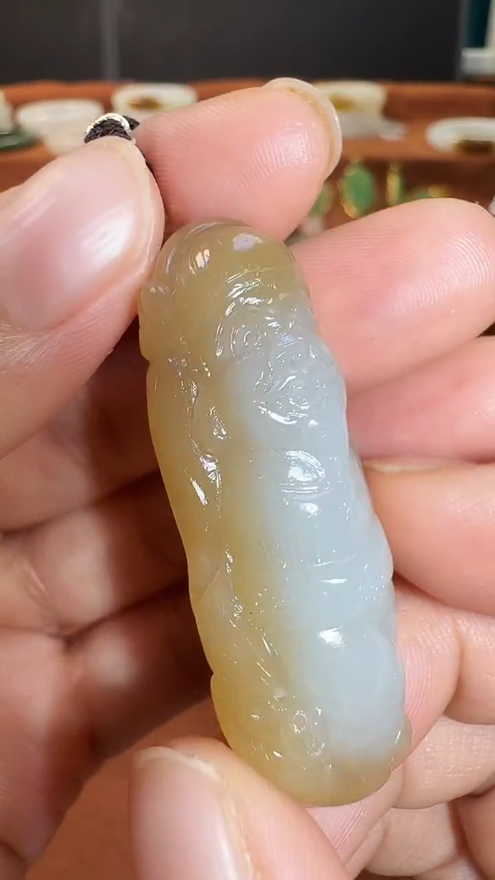 颈饰未镶嵌和田玉吊坠