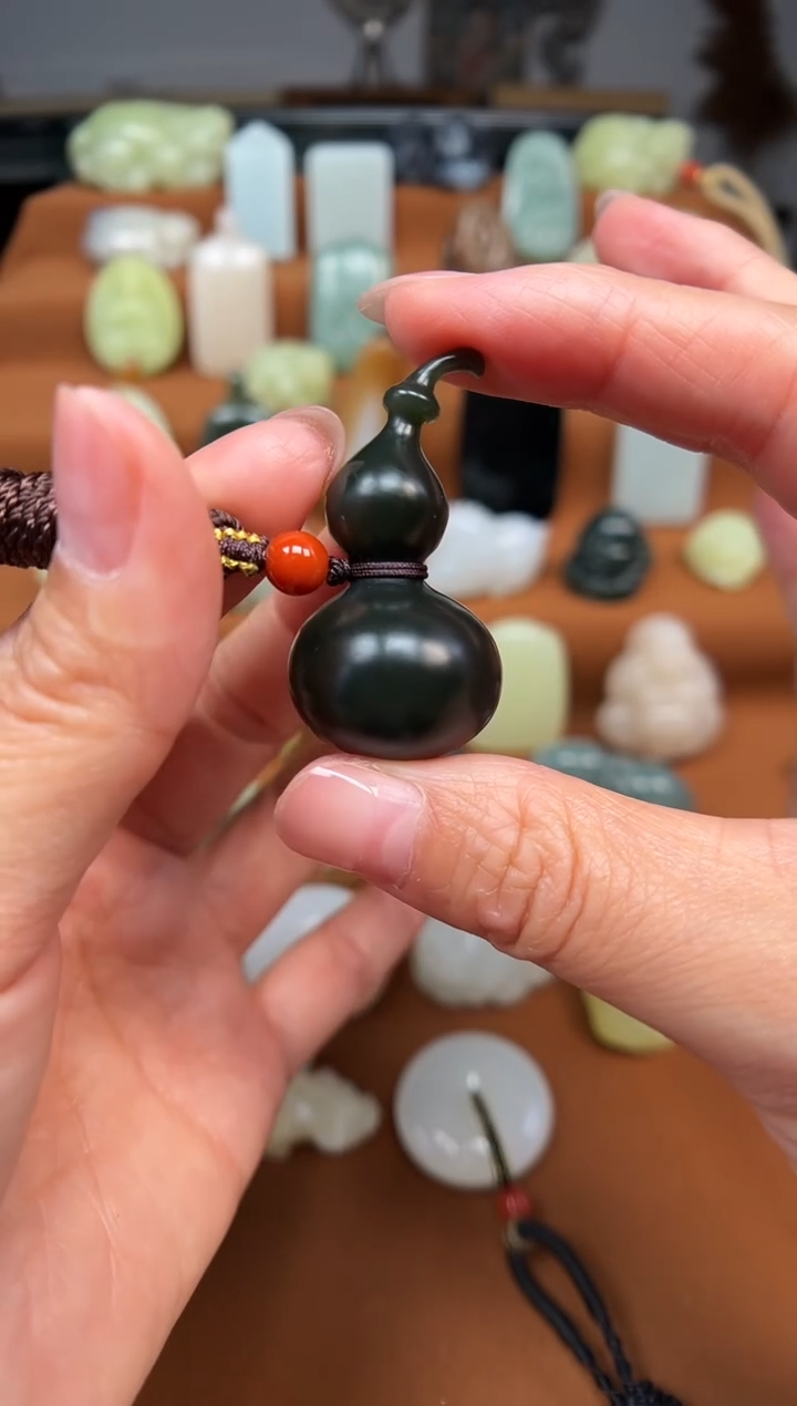 和田玉未镶嵌颈饰葫芦