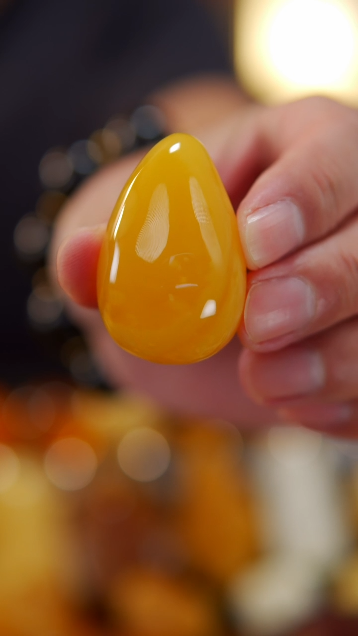 【闪购商品】蜜蜡颈饰未镶嵌焦皮料水滴吊坠16.4