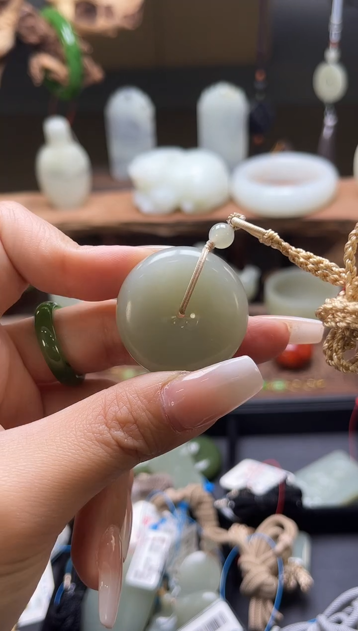 【闪购商品】和田玉吊坠未镶嵌且末青白平安扣821800
