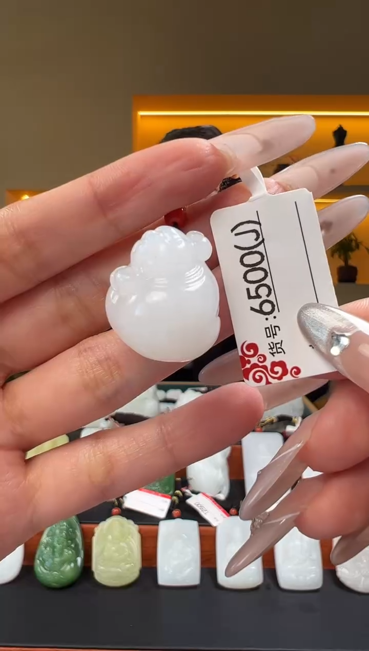 颈饰未镶嵌和田玉1J