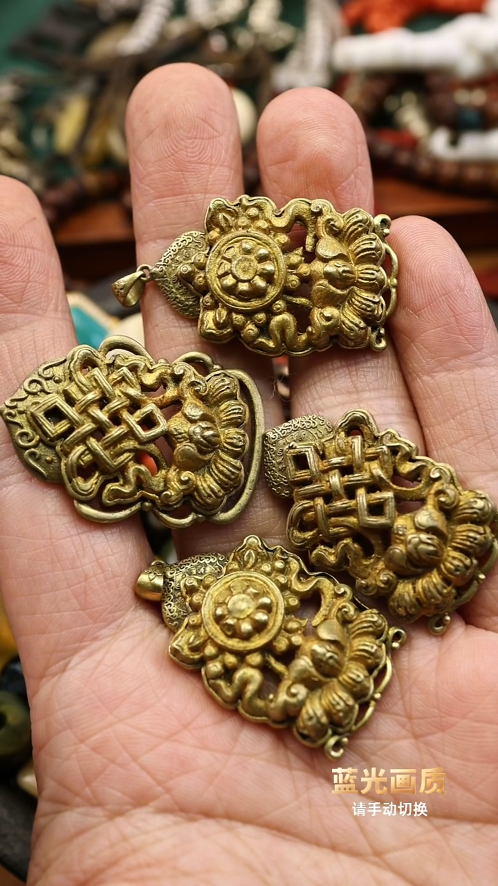 【闪购商品】吉祥八宝铜鎏金吊坠任选一