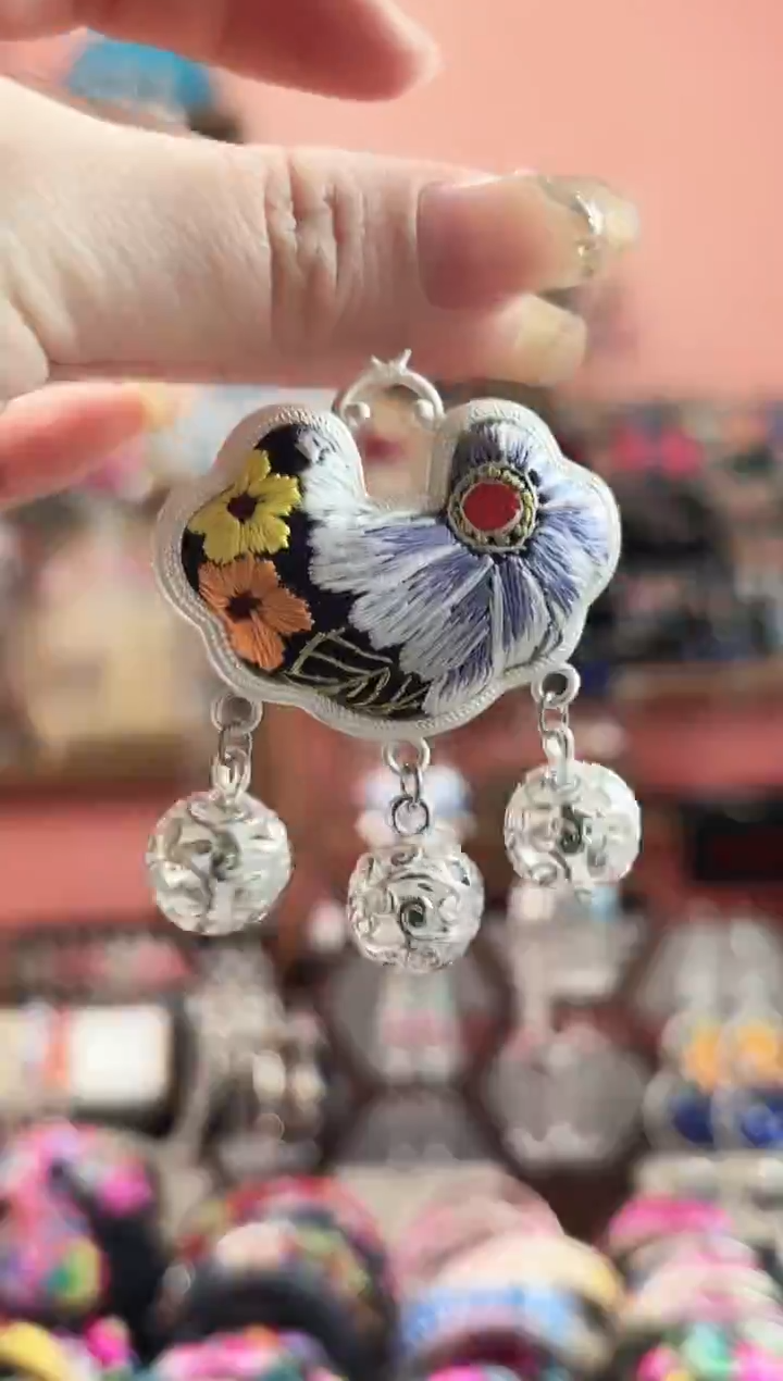 艺枝独绣手工饰品70