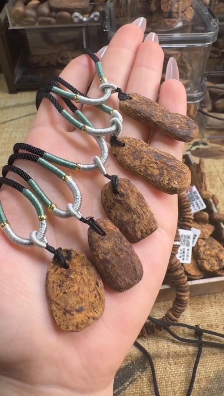 吊坠沉香越南惠安红土吊坠多样性发一