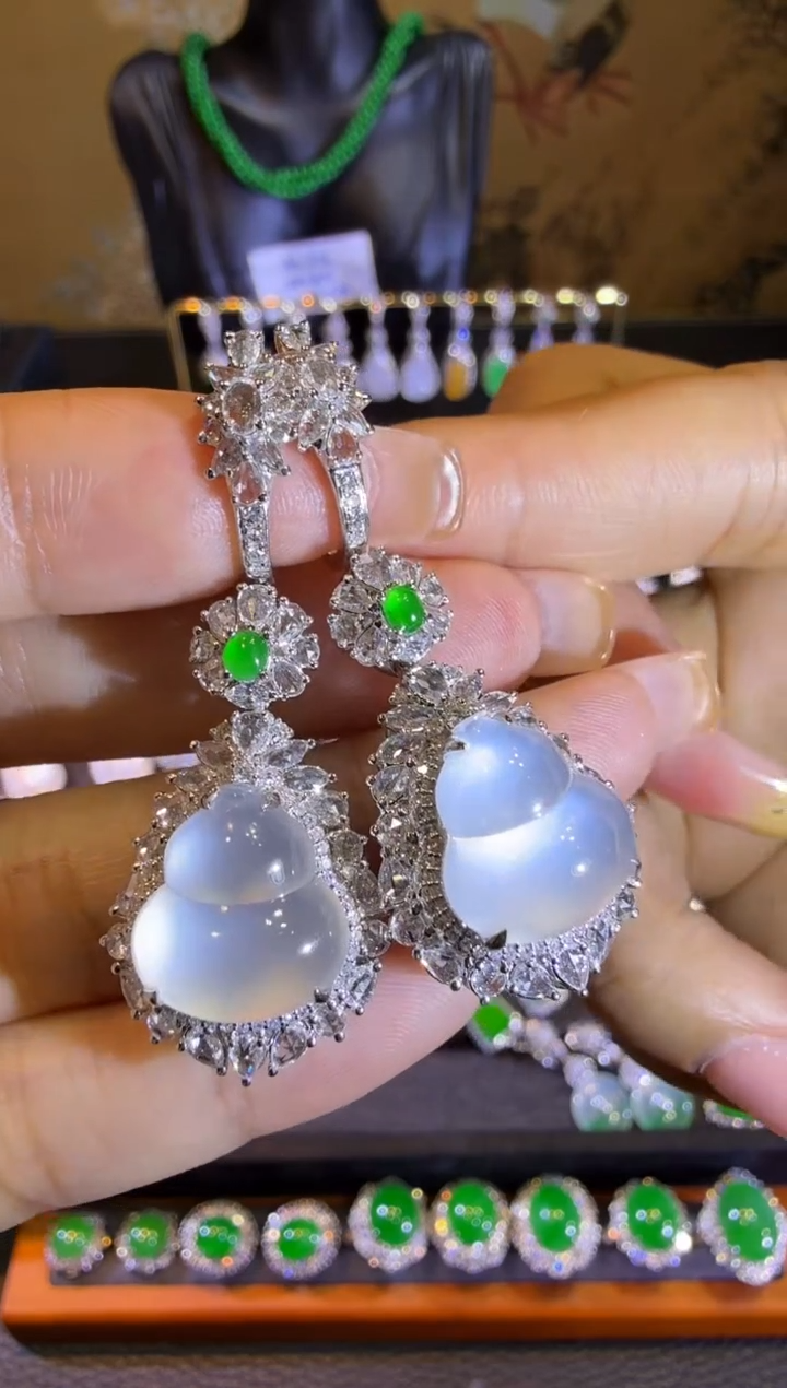 【闪购商品】翡翠耳饰18K金镶嵌玻璃种茅台白葫芦后盖可拆