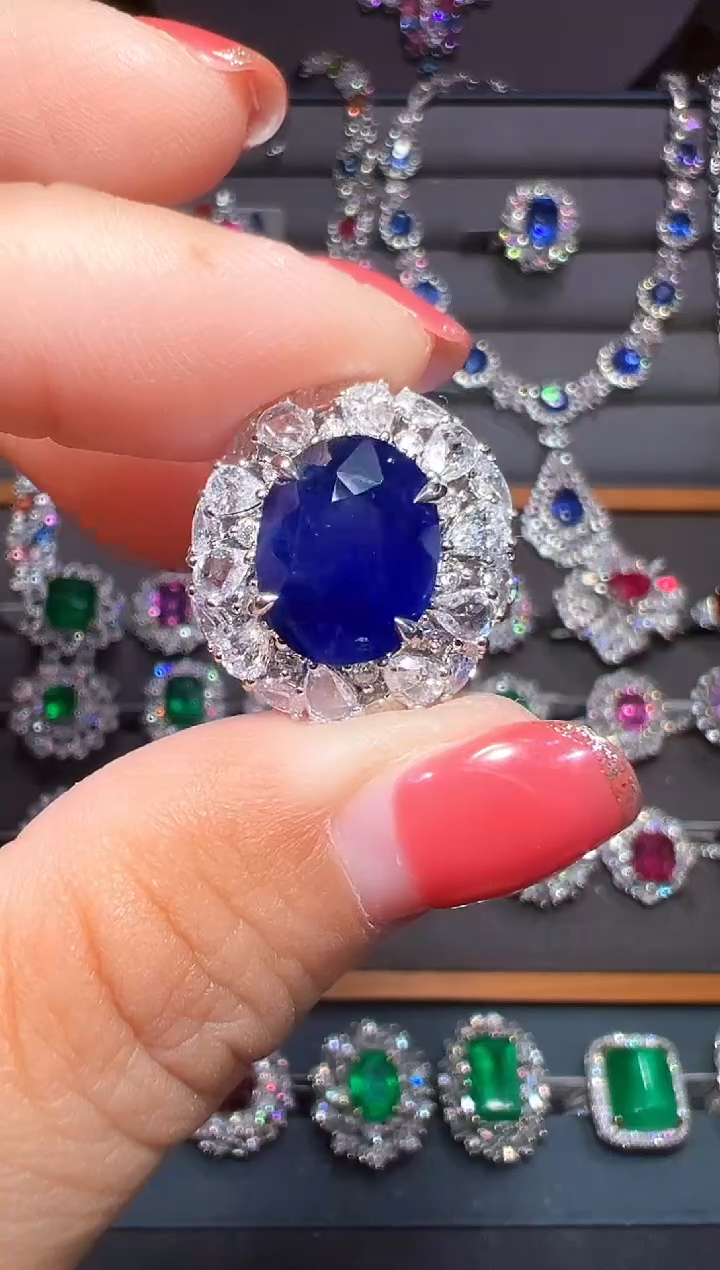 皇家蓝蓝宝石18K金镶嵌 