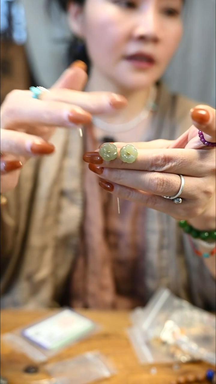 未镶嵌和田玉耳饰海棠花