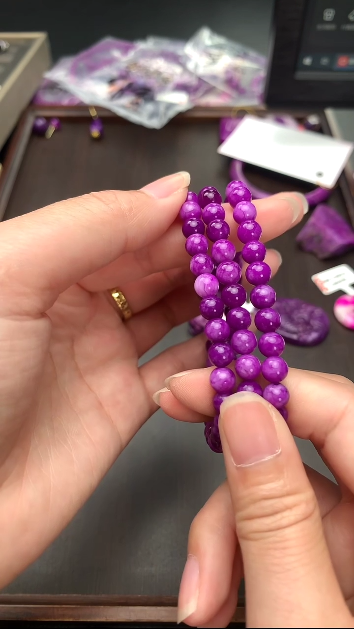 未镶嵌苏纪石（舒俱来）其他奶昔约6毫米多样性发一件