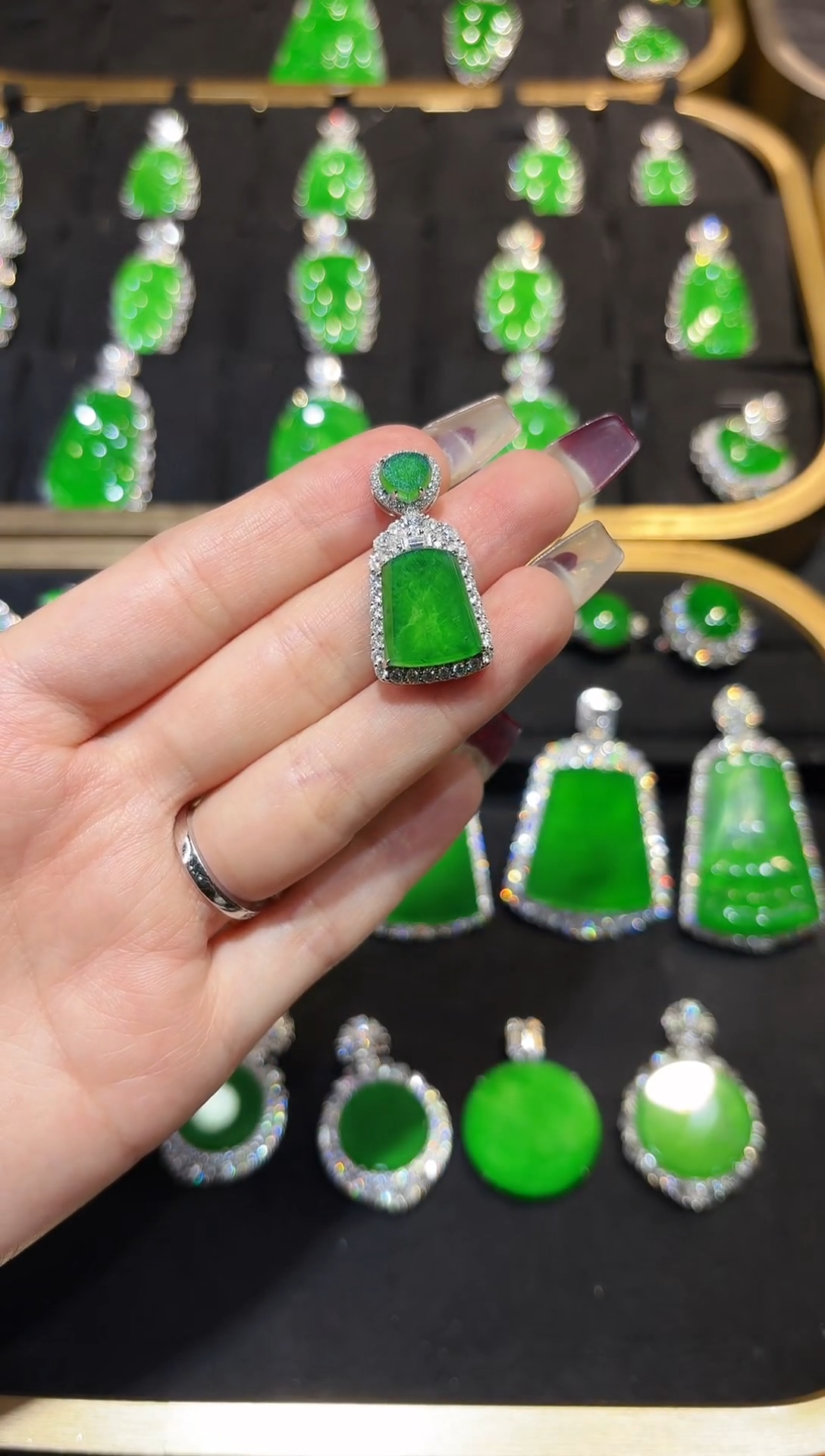 【闪购商品】翡翠颈饰18K金镶嵌无事牌天然A货翡翠